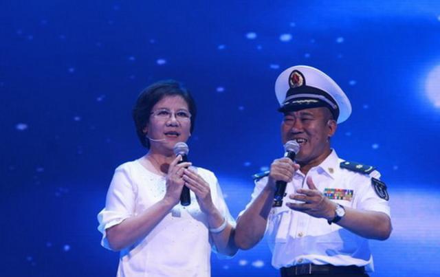 中国第一丑星,曾因长相被人轰出去,但妻女都貌