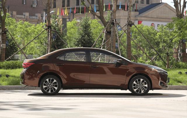 比朗逸年轻一个时代, 与轩逸拼低油耗, 9万起售选啥卡罗拉