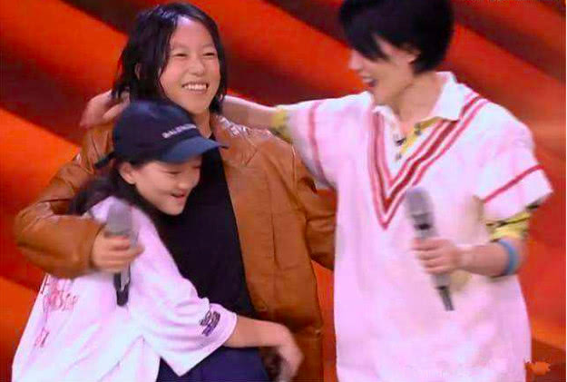 王菲给幼儿时期的李嫣读金刚经?细数王菲教育