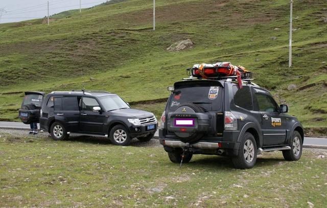 西藏路上跑的比较多的三菱越野车,越野车,车辆必须够结实