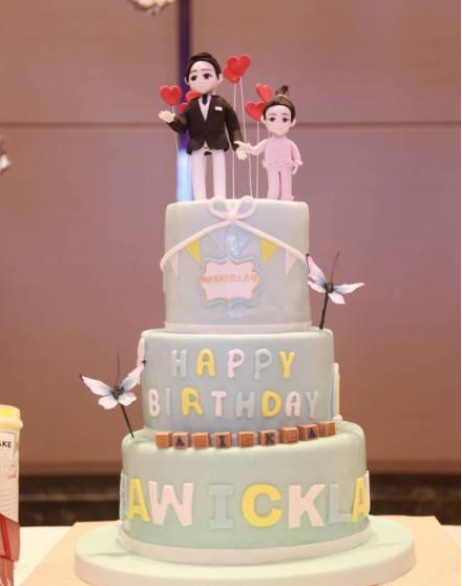 刘恺威六一陪小糯米过生日,蛋糕上的一个小细