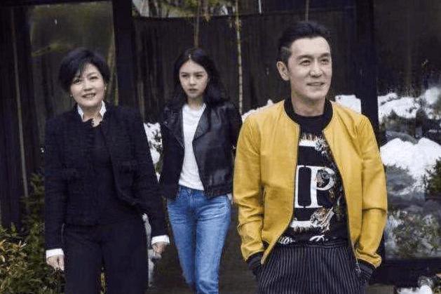 李咏葬礼细节首度公开:悲惋肃穆,全程8位家属送别,总共一小时