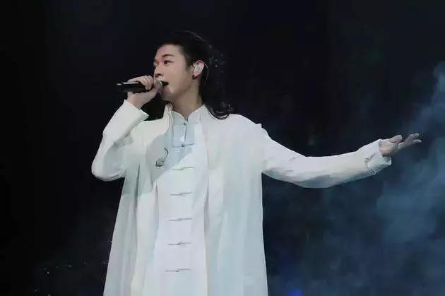 霍尊终极踢馆歌手图片