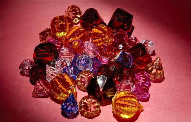 中国游客在巴基斯坦旅游,买了30颗黑核桃20颗