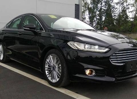 又一B级车跳水降价，比迈腾漂亮，2.0T油耗4.2毛，12万买啥雅阁