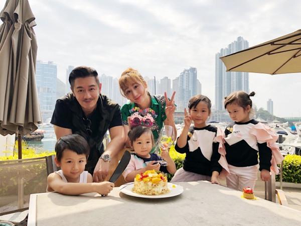 扒明星与保姆，第1位把保姆当妈，他娶保姆，最后这位送保姆入狱