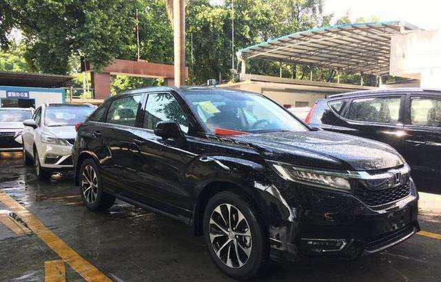 提车记: 小伙提1.5T冠道被邻居嘲笑排量, 于是直线加速教他做人