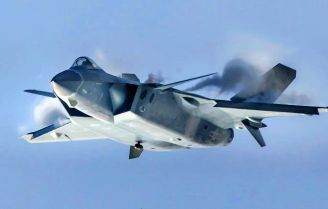 比歼20还重要?中国空军悄然换装上百架新型飞机,美国人这样评价