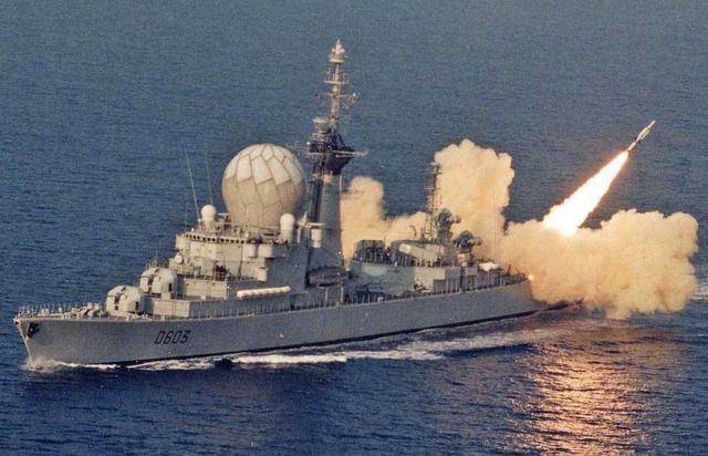 中国不怕!英法跟随美国南海巡航,抱团挑衅又能