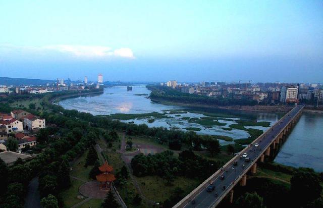 湖北宜昌一县级市,和荆州、荆门接壤,是三国文