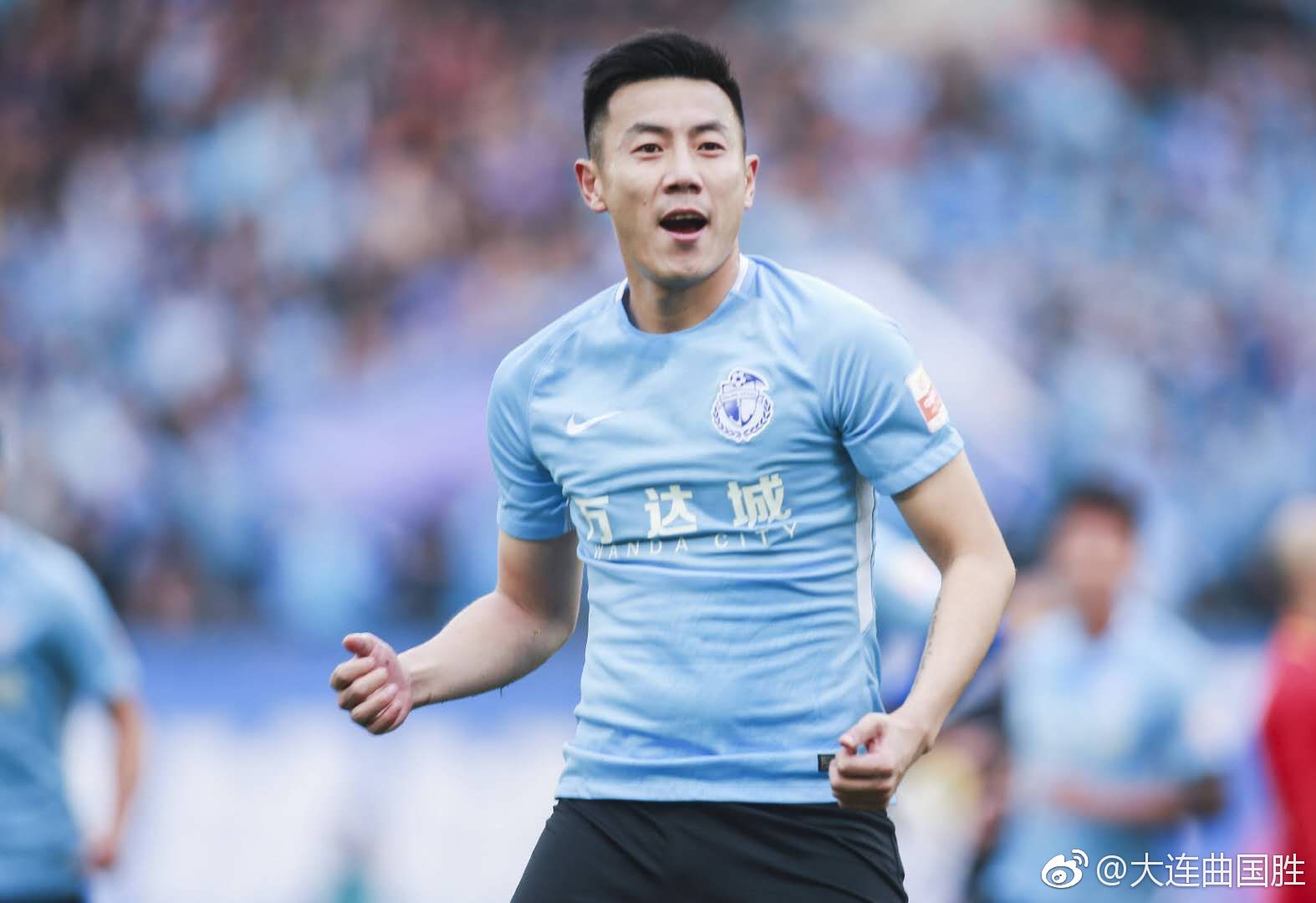 最近恒大大连籍球员@冯潇霆 的事情闹得沸沸