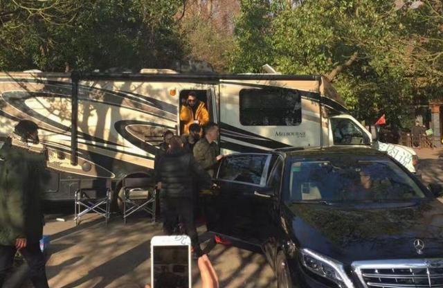 邓超狂购迈巴赫, 入手就是两台, 北京买一辆, 上海又买一辆