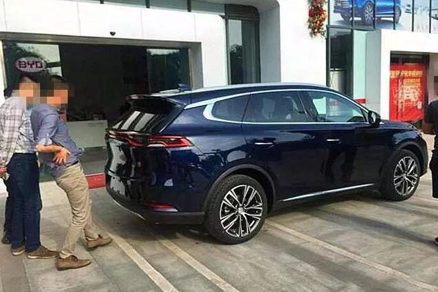 比亚迪这2款最新SUV到店后，围观群众多的不得了！