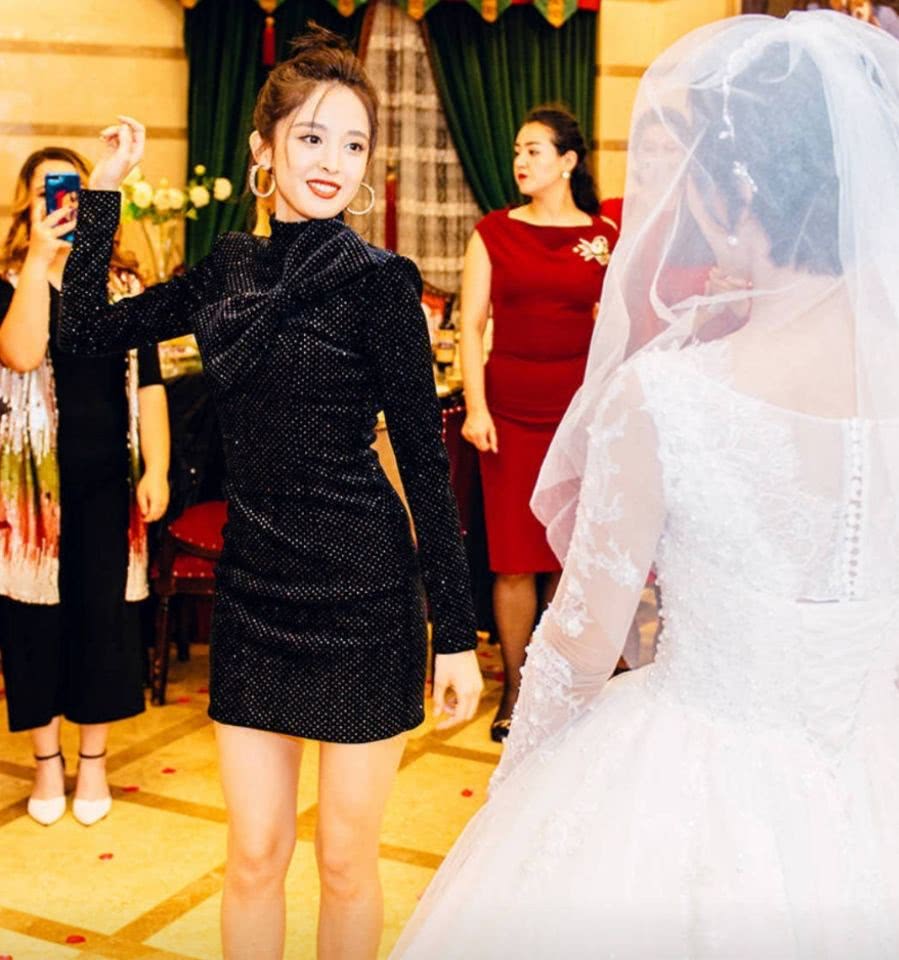 古力娜扎穿婚纱的照片_古力娜扎胸(3)