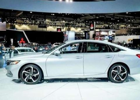 这才是最漂亮B级车，不到16万，颜值逆天，实力打压凯美瑞。