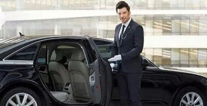 女富婆招专职司机,必须满足这4点需求 网友:开