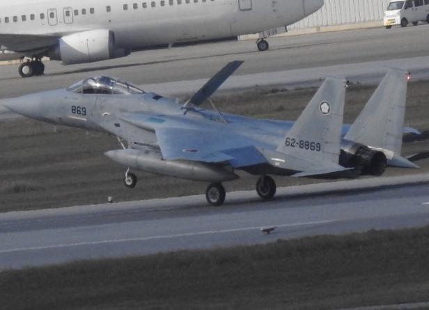 日本战机险些撞上客机!飞行员:我们着急起飞拦