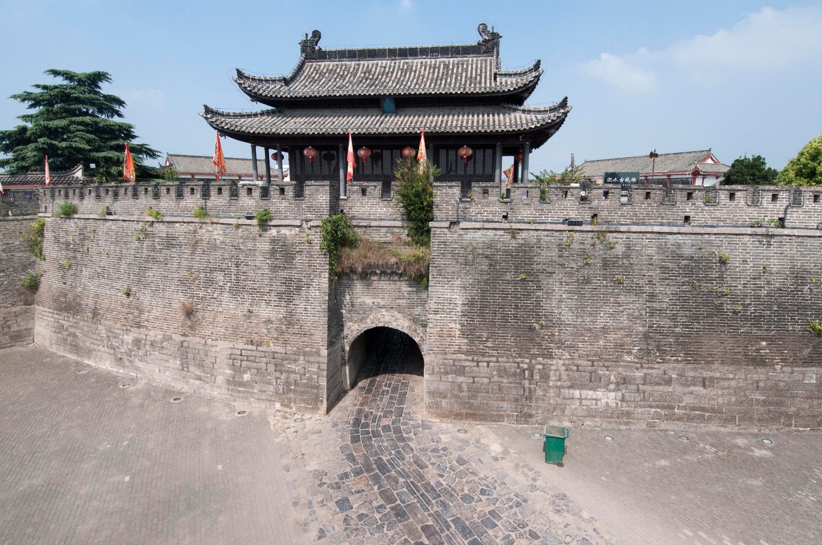 而西安,南京,平遥,开封等几十个城市的古城墙还在?