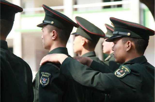 部队里这种兵种不一样,这种兵种军官见了都害