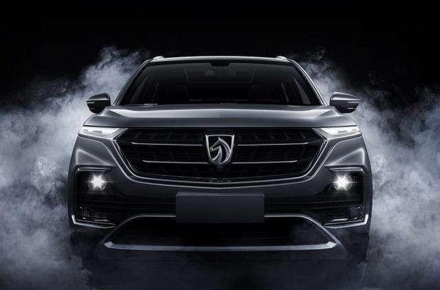 宝骏终于将那个驴头车标换了 新车立马有豪华车的感觉