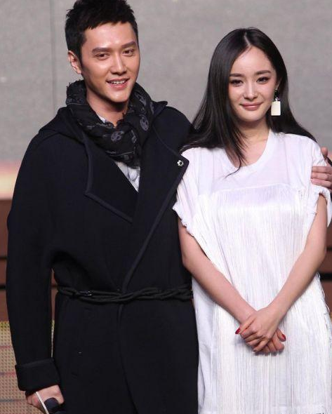 杨幂曾跟男性明星合影动作亲密网友刘恺威快来管管