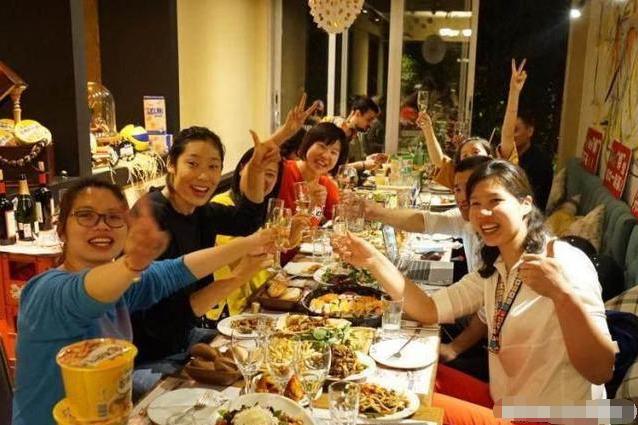 最懂得感恩的巨星!朱婷夺土超冠军和MVP大摆