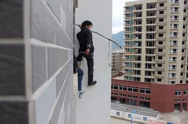 安装空调竟然收取高空作业费?为何要收取费用