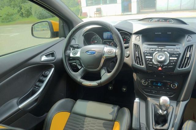 踩下油门霸气开始!二手值得买,福克斯 ST