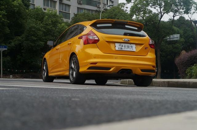 踩下油门霸气开始!二手值得买,福克斯 ST