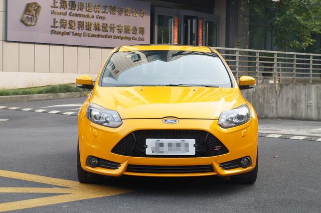 踩下油门霸气开始!二手值得买,福克斯 ST