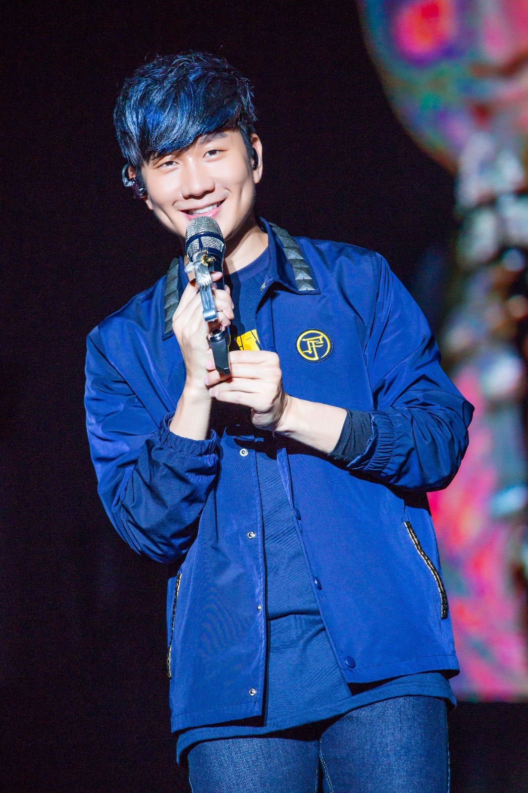 林俊杰连唱南京站模仿的戴狗表情包胖眼镜两晚现场搞笑演唱张图片