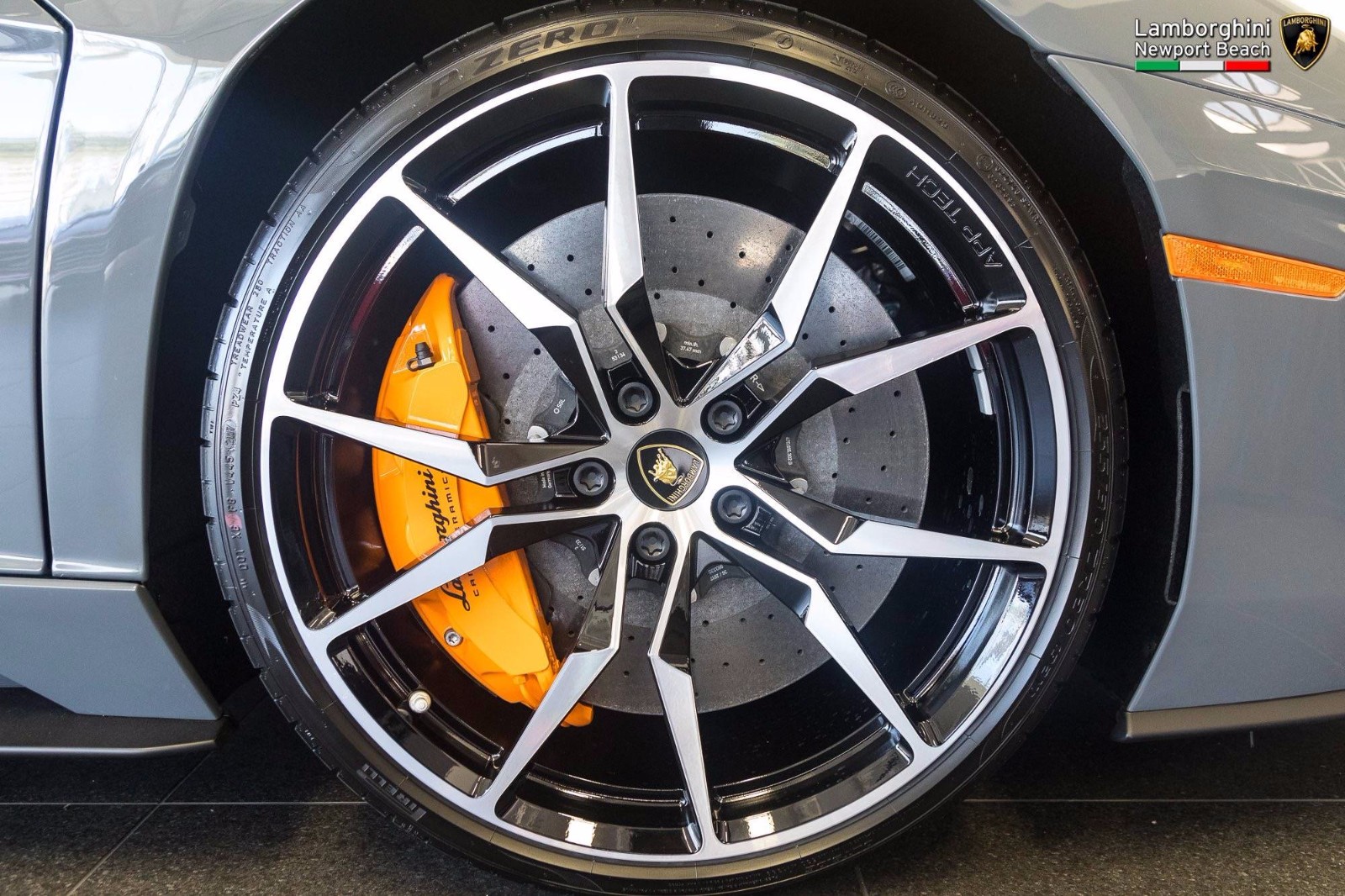 全新大牛兰博基尼aventadors