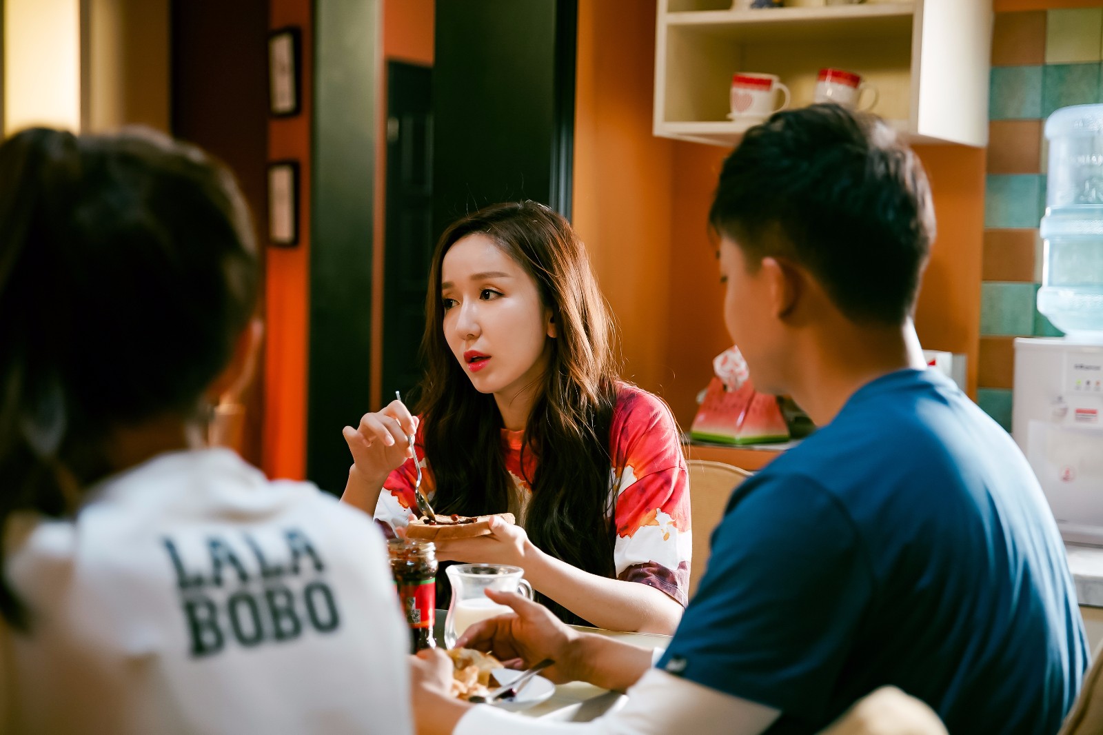 娄艺潇温暖诠释电影《爱情公寓》主题曲《最好