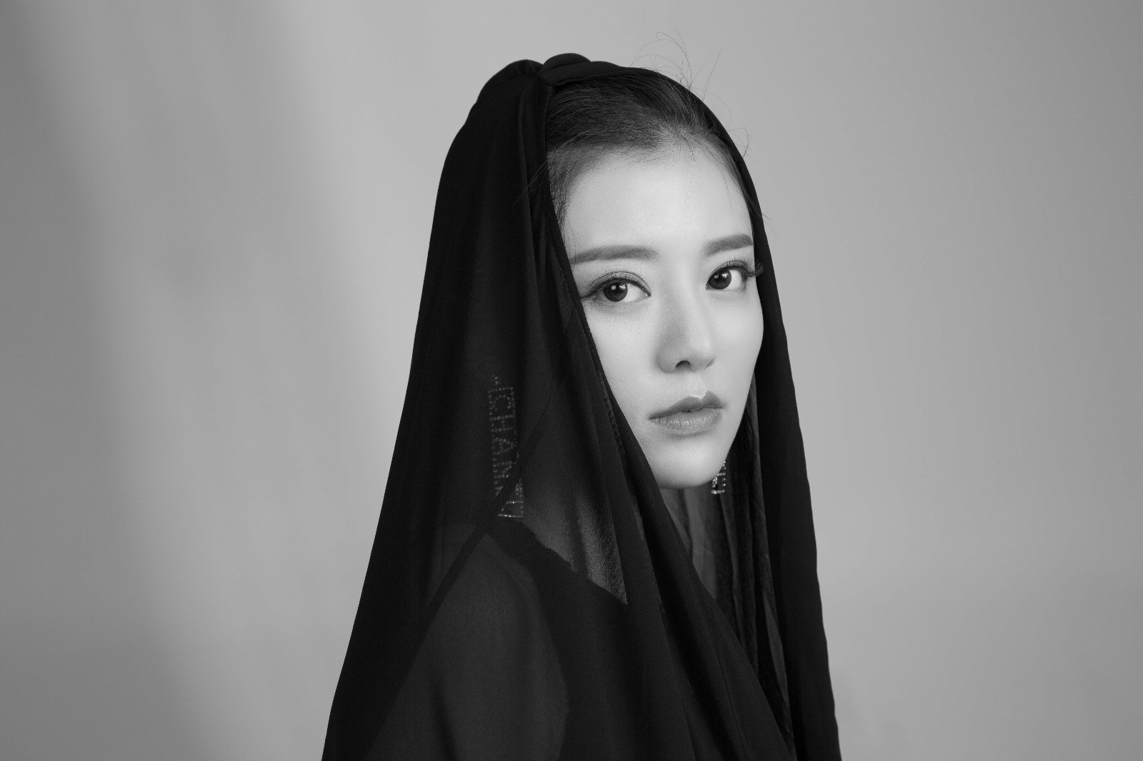 黑色头纱_婚纱头纱_新娘皇冠头纱造型-圈子花