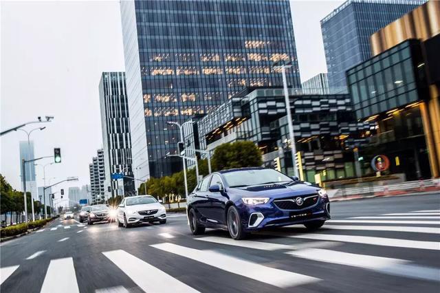 许多人痴迷这个 S 弯，只因它能直通莫斯科看世界杯决赛？