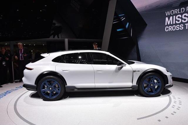 保时捷的祭天之作，3.5秒破百且油耗为0，4分钟喝饱能跑100公里！