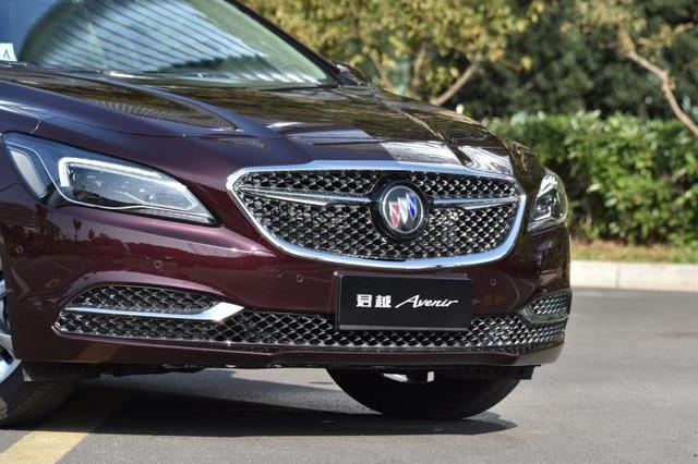 新君越换9AT就省油吗？依然油老虎，全系无后排中间座椅头枕