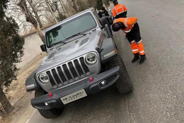 全新牧马人国内实拍，北京车展首发，用2.0T不降价你能接受吗？