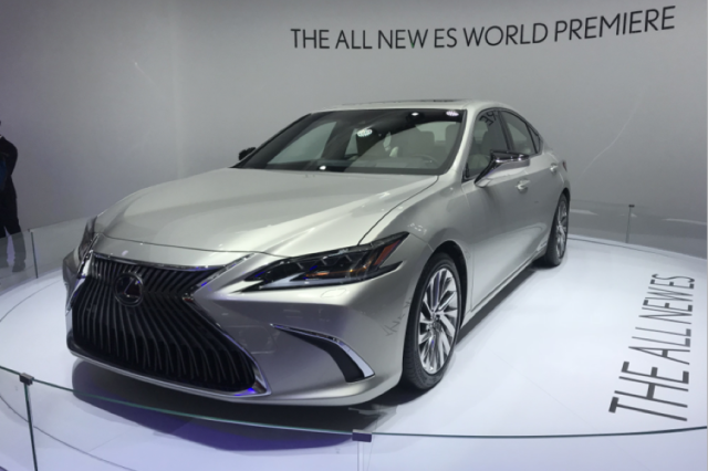 详解全新雷克萨斯ES，年轻10岁、轴距加长，只是精装修亚洲龙吗