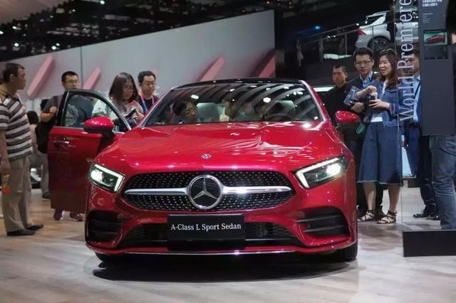 大屏当道，奔驰A级三厢加长，A3、宝马1系要凉凉了？