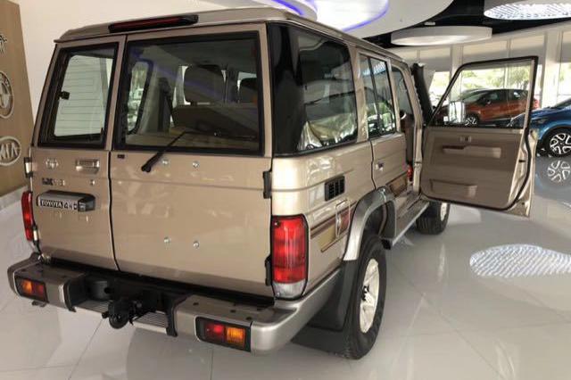 18款酷路泽LC76柴油4.5L原始越野车外观