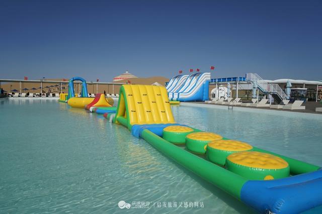 国内有个神奇的沙漠,人称奢华小迪拜,它用骆驼