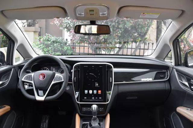 小姐姐愿意上你的车，因为这5款车都有这个功能！