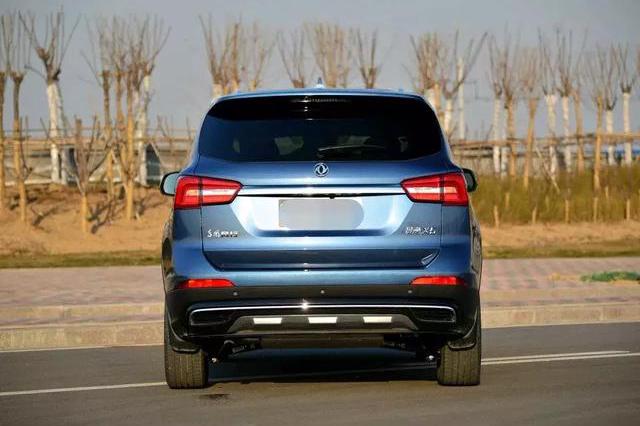 全新景逸X5的设计风格是焕然一新的