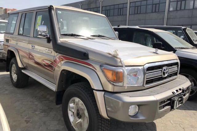 18款兰德酷路泽LC76中东越野小王子