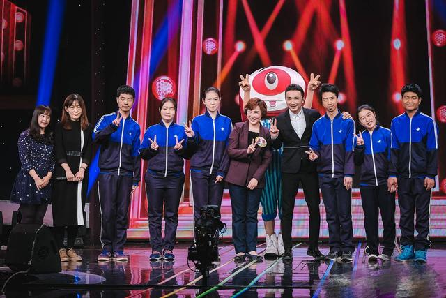 朱广权说看她一眼会偏航,七年手语主播终于在