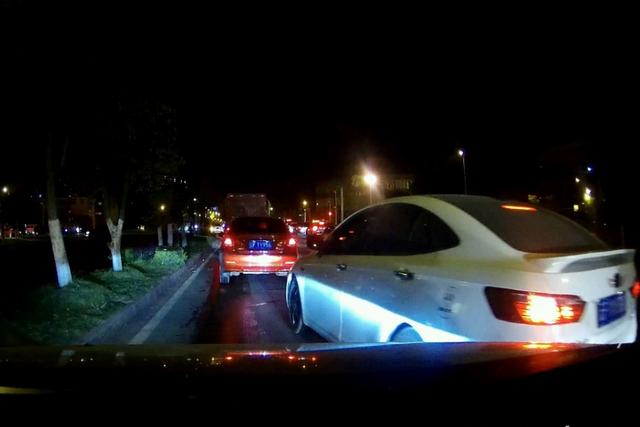 追尾后车就全责?别急着掏钱,这5种情况前车得