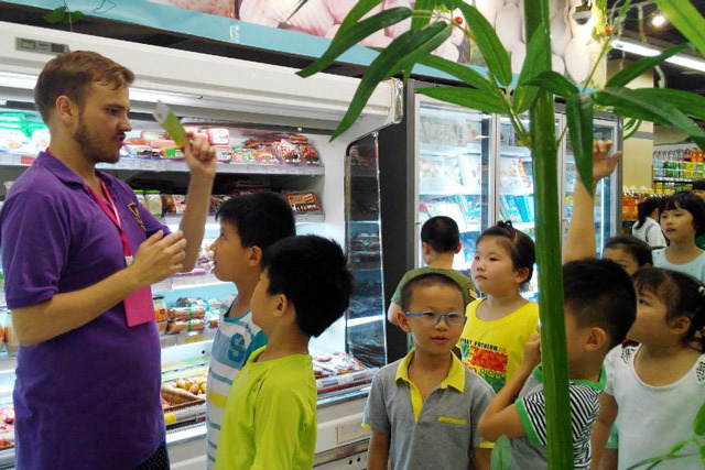 请收下我的膝盖!这些明星萌娃的英语说得也太