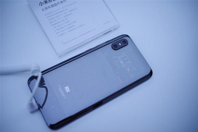 荣耀play对比小米8,谁更适合游戏?