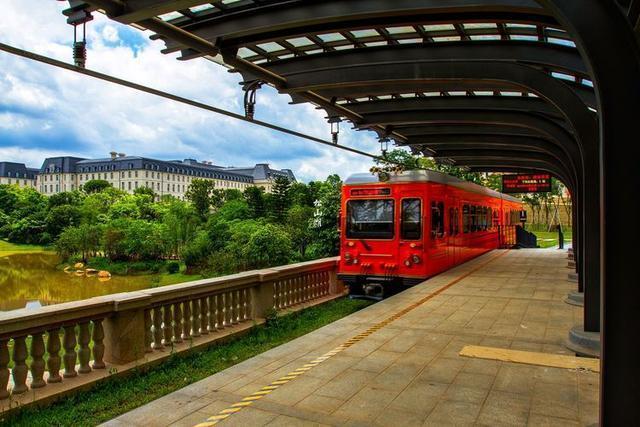 松山湖:华为的到来让它蜕变为欧洲小镇